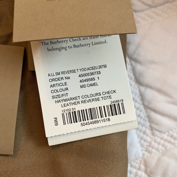 REVERSIBLE BURBERRY SMALL TOTE - Picture 6 of 7